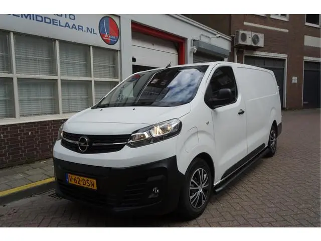Opel Vivaro-e L3H1 Innovation 75 kWh | Dodehoek | HUD | Apple | Camera | PDC v+a | Navi | Opel deale...
