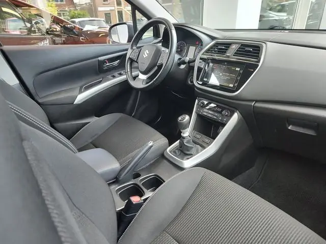 Suzuki S-Cross