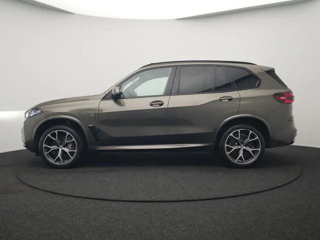 BMW X5 xDrive50e M Sport PHEV 490pk | SOH 96,3 Dealer O.H. | Panodak | Luchtvering | Laser LED | Ada...