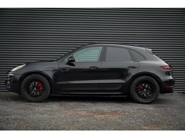 Porsche Macan 3.0 GTS / Pano / Luchtvering / Trekhaak / Sportstoelen / Carplay