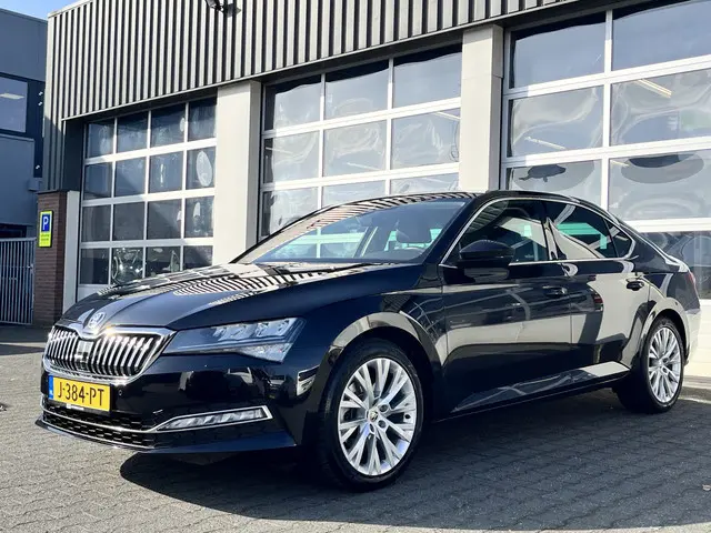 ŠKODA Superb 1.5 TSI ACT Business Edition DSG ECC Trekhaak 1600kg trekgewicht Stoelverwarming Cruise...