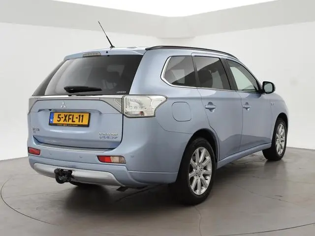 Mitsubishi Outlander 2.0 PHEV 4WD AUT. INSTYLE+ TREKHAAK | SCHUIFDAK | LEDER | STOELVERW. | CAMERA |...