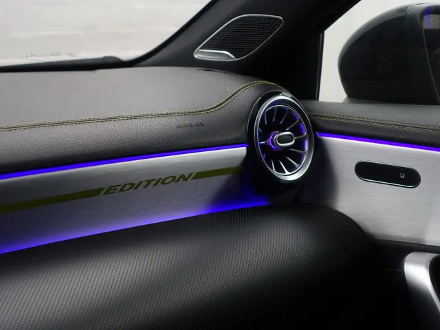 Mercedes-Benz A-klasse 250 AMG Yellow Art Aut- Panoramadak, Burmester Audio, Sfeerverlichting, Xenon...
