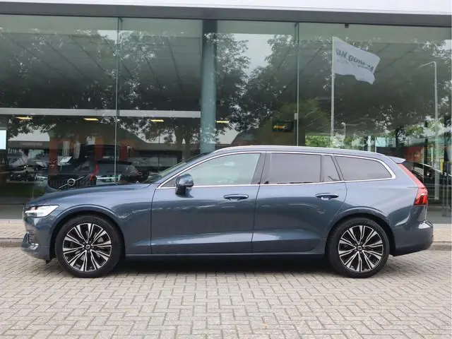 Volvo V60 2.0 B3 Plus Bright Navi / Carplay / Stoel-Stuurverw / Elek Trekhaak / Camera / Stoelmemory...