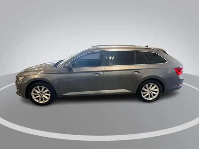 Skoda Superb Combi 1.4 TSI iV 218pk DSG Business Edition Plus  · Camera · Inklap. Trekhaak · Stoelve...