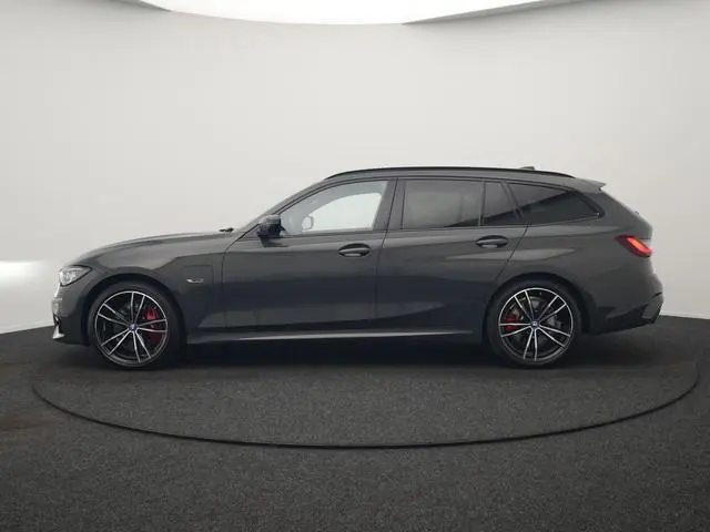 BMW 3-serie Touring 330e M Sport PHEV 293pk Dealer O.H. Dravitgrau | Head Up | Camera | Laser LED |...