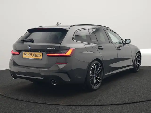 BMW 3-serie Touring 330e M Sport PHEV 293pk Dealer O.H. Dravitgrau | Head Up | Camera | Laser LED |...