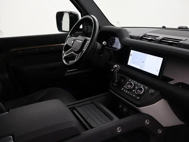 Land Rover Defender 2.0 D240 110 GRIJS KENTEKEN + PANORAMADAK | 360 CAMERA | WEGKL. TREKHAAK | MERIDIAN | LUCHTVERING