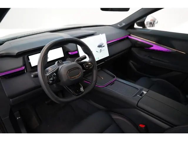 Lynk & Co 08
