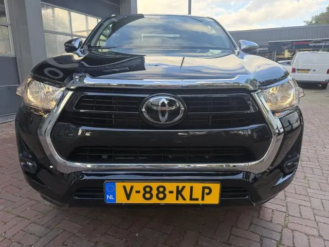 Toyota HiLux 2.4 D-4D Double Cab Challenger Bj 2024 Km 23.000 NAP BTW 4X4 incl.bank