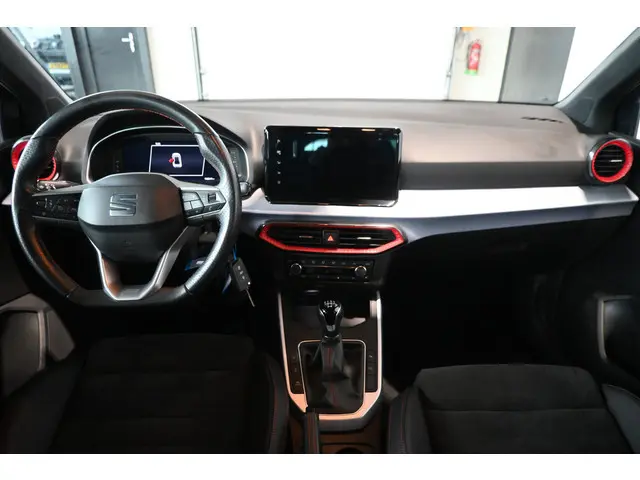 SEAT Arona 1.0 TSI FR Business Intense Clima Navigatie Carplay Stoelverwarming Rijklaarprijs Inruil...