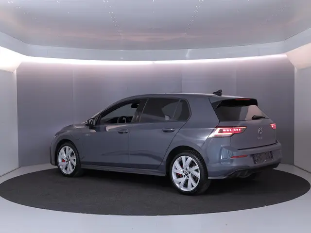 Volkswagen Golf 1.5 eHybrid GTE 272PH PHEV | Panorama dak | Trekhaak | Head up display | Matrix kopl...