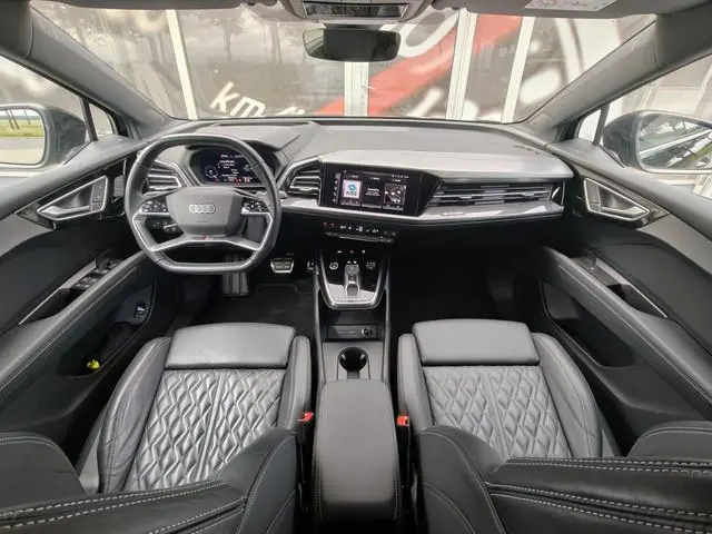 Audi Q4 e-tron 40 Launch Edition S Competition 77 kWh / Trekhaak / Adapt. Cruise. / HUD / PDC V+A /...