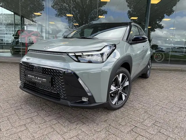 Toyota Aygo X Hybrid 115 pulse Automaat ** Stoelverwarming ** Camera ** Carplay **