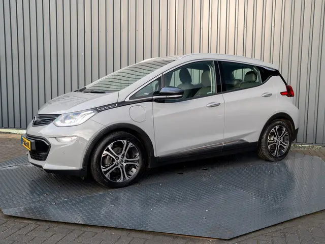 Opel Ampera-e Business executive 60 kWh | Keyless | Leder | Camera | Stoelverw. | Prijs Rijklaar!!