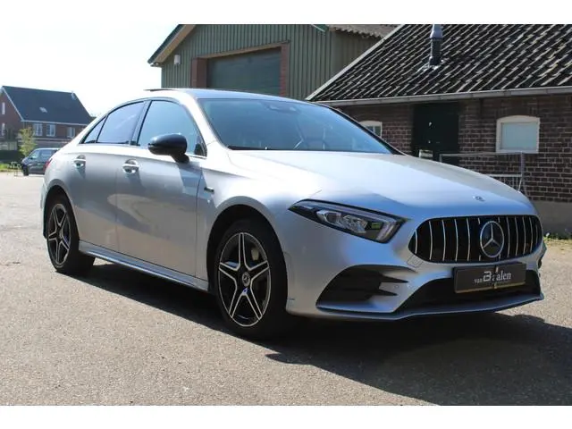 Mercedes-Benz A-klasse 250 e PHEV AMG Limited SOh 97,1% PANO LEER SFEER ORG NL 110000KM!!