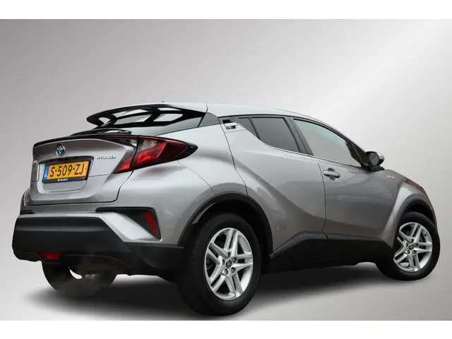 Toyota C-HR 1.8 Hybrid Dynamic, Parkeersensoren, Navi, Apple CarPlay / Android Auto.