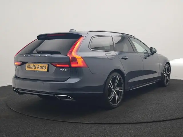 Volvo V90 T8 AWD R-Design PHEV 394pk Dealer O.H. | Trekhaak Af Fabriek | Four C Luchtvering | Panoda...