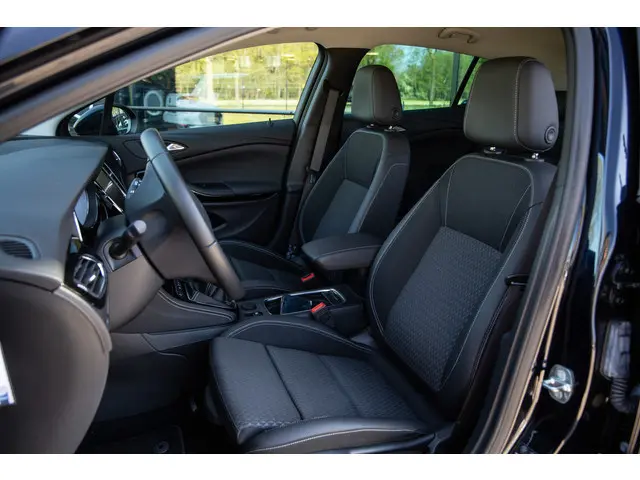 Opel Astra 1.0 Innovation , Achteruitrijcamera, Cruise control, Keyless