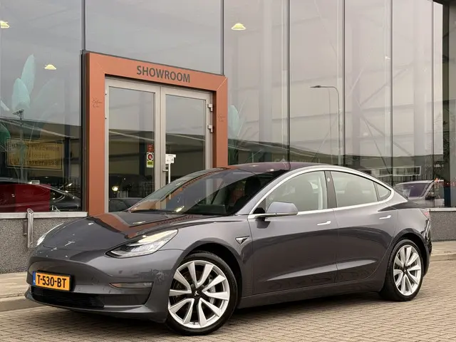 Tesla Model 3 Long Range AWD 75 kWh | SOH 85% | Stoelverwarming V+A | Pano | Nomad telefoonlader