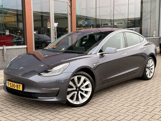 Tesla Model 3 Long Range AWD 75 kWh | SOH 85% | Stoelverwarming V+A | Pano | Nomad telefoonlader