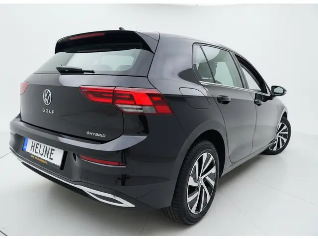 Volkswagen Golf 1.4 eHybrid 204PK DSG STYLE CAMERA/CARPLAY/SFEERVERL.