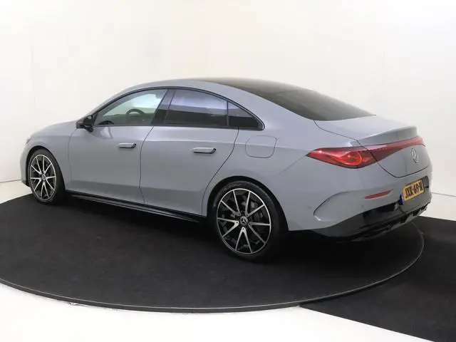 Mercedes-Benz CLA-klasse 180 Business Solution AMG / Night-Pakket / Trekhaak / Memory-Stoelen / Acht...