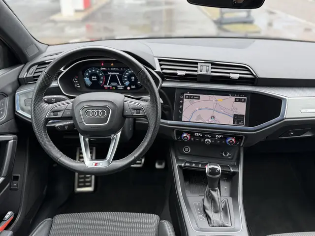 Audi Q3 Sportback 35 TFSI S Edition Pano Camera Stoelverwarming Virtual 20"