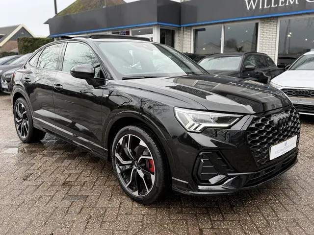 Audi Q3 Sportback 35 TFSI S Edition Pano Camera Stoelverwarming Virtual 20"