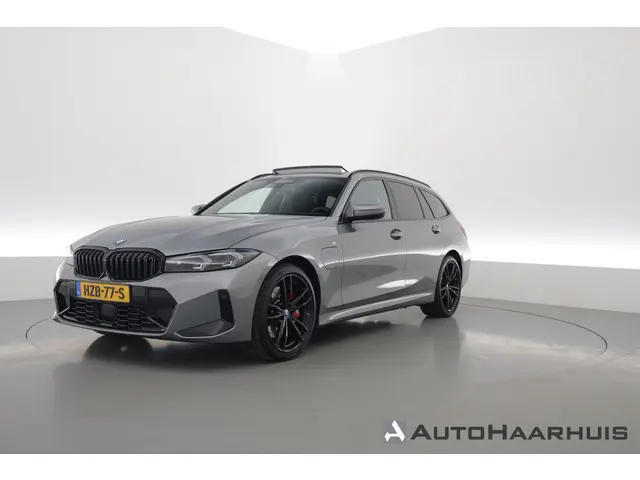 BMW 3-serie Touring 330e M-Sport Pro | Rijklaar! | Pano | Widescreen | ShadowLine | HUD | Camera+PDC...