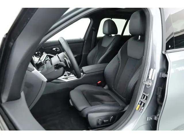 BMW 3-serie Touring 330e M-Sport Pro | Rijklaar! | Pano | Widescreen | ShadowLine | HUD | Camera+PDC...