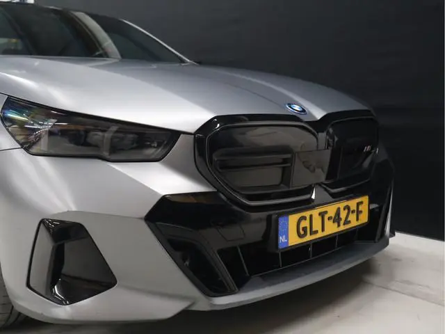 BMW i5 M60 xDrive 84 kWh M Sport Pro [PANORAMADAK, CARBON EXTERIEURPAKKET, M SPORT PAKKET, TREKHAAK,...