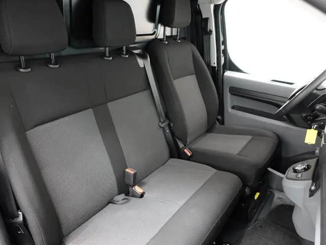 Peugeot Expert 180pk Automaat L3H1 Long Premium Navigatie Apple Carplay Trekhaak Imperiaal Airco Cru...