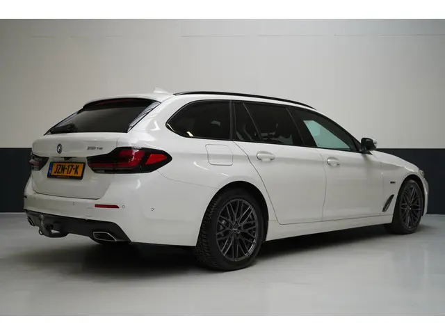 BMW 5-serie Touring 530e Business Edition Plus | Harman Kardon | SoH 94% | Head Up | Trekhaak | Adap...