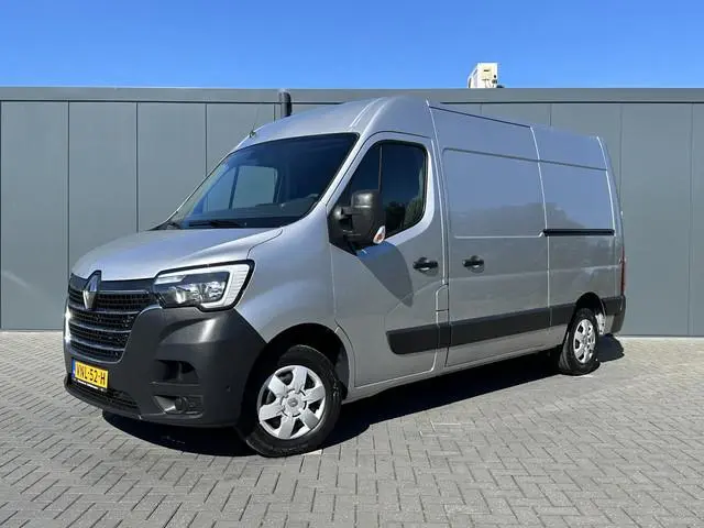 Renault Master T35 2.3 dCi 135 PK / L2H2 / 1e EIG. / TREKHAAK / 2x SCHUIFDEUR / CAMERA / AIRCO / CRU...