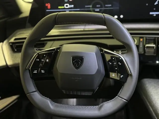 Peugeot e-3008