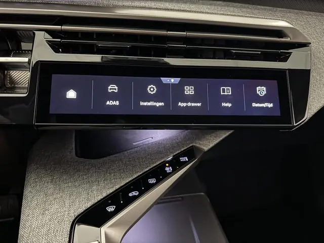 Peugeot e-3008