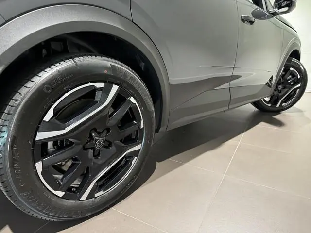 Peugeot e-3008