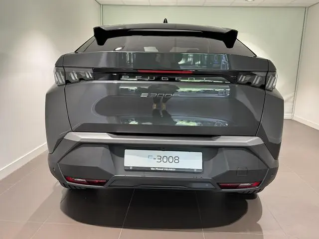 Peugeot e-3008