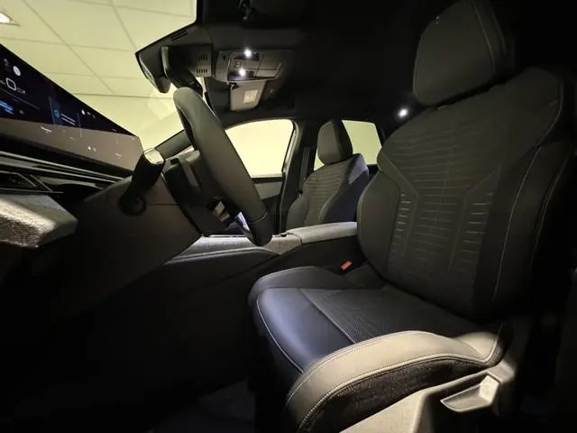 Peugeot e-3008