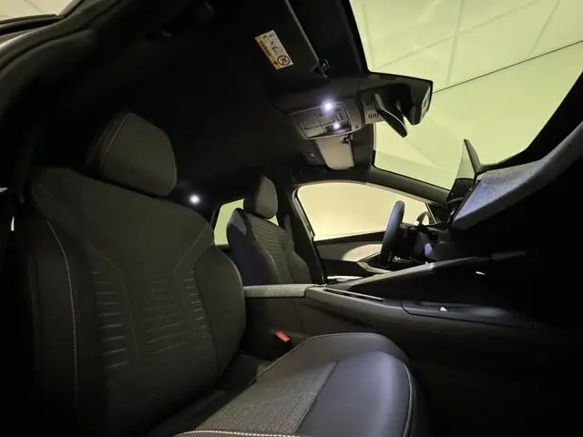 Peugeot e-3008