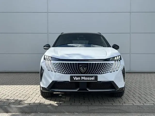 Peugeot e-5008