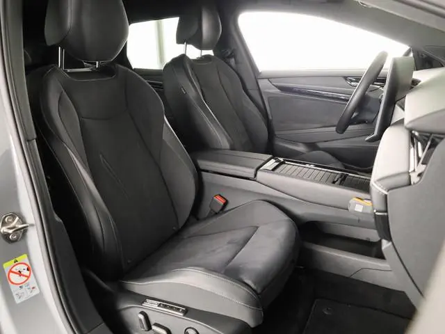 Volkswagen ID.7 Limited Edition Plus 77 kWh accu 210 kW / 286 PK V / Trekhaak / Massage / 360 graden...