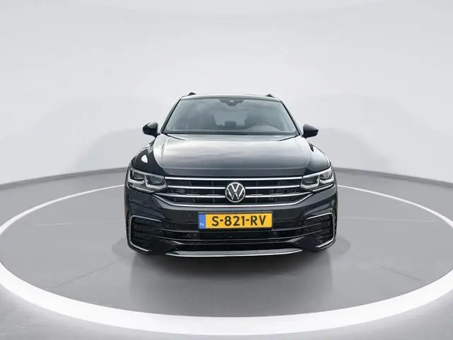Volkswagen Tiguan 1.4TSIeHybrid 180kW/245PK R-Line Business · Panoramadak · Trekhaak · Apple/Android...