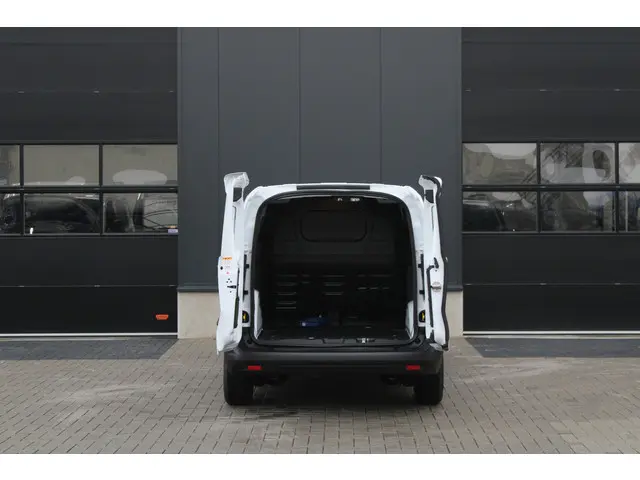 Ford E-Transit Courier