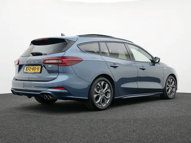 Ford Focus Wagon 1.0 EcoBoost Hybrid ST Line X | Navi | Trekhaak | Panodak | All-