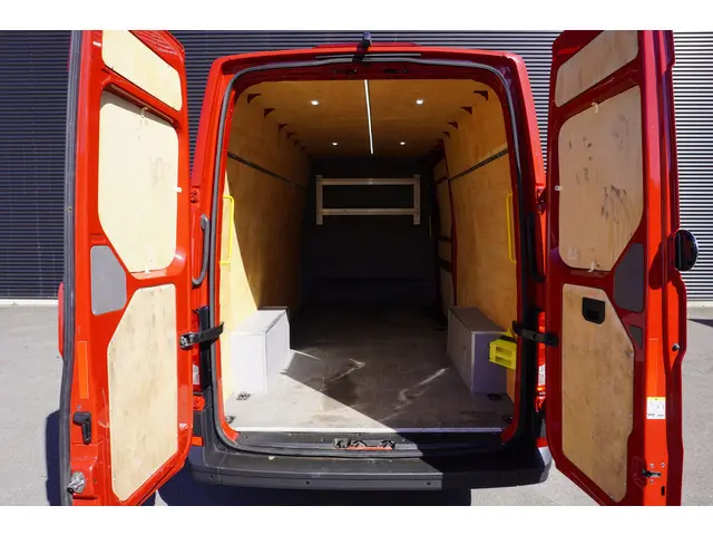 Volkswagen Crafter 35 180pk L4H3/L3H2 Apple carplay Camera LED Cruise control Airco Massagefunctie b...