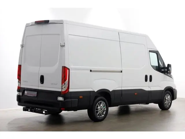 Iveco Daily 35S21 3.0 210pk L2H2 HiMatic Automaat LED/Airco/Trekhaak 3500kg NIEUW 11-2024