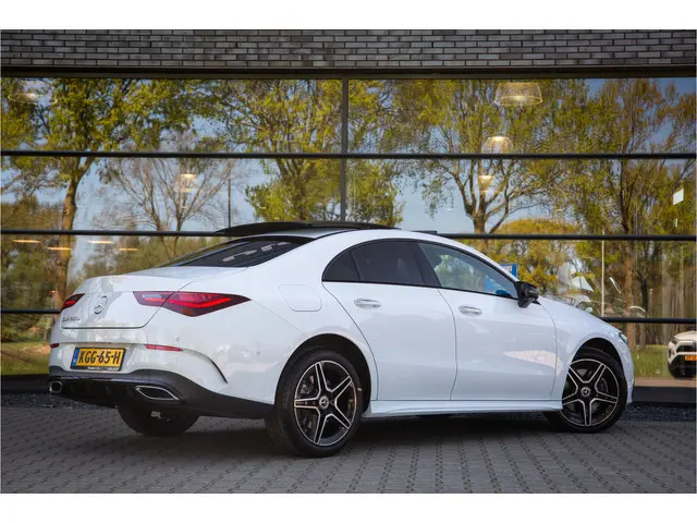Mercedes-Benz CLA-klasse 250 e Business Line , Panoramadak, Head-up display, 360°camera,