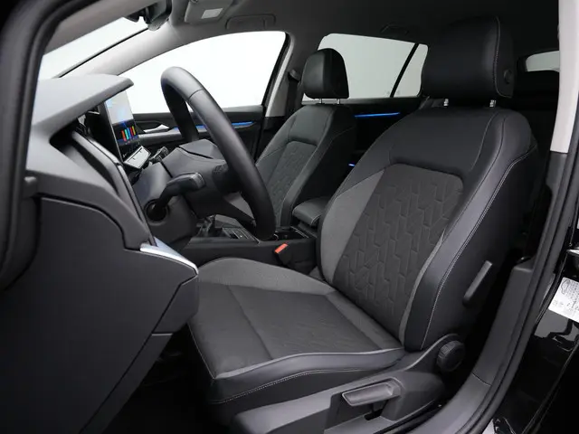 Volkswagen Golf Variant 1.5 eTSI 150 pk Life Goal Edition | Trekhaak | Stuur-/stoelverwarming | Acht...